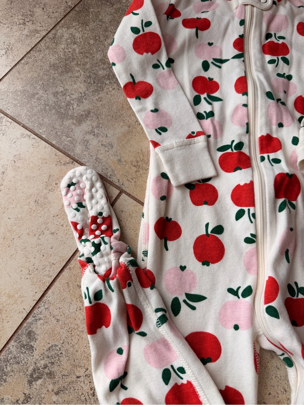 Hanna Andersson 3T Apple Print Organic Cotton Footed Sleeper Pajamas - Picture 2 of 6